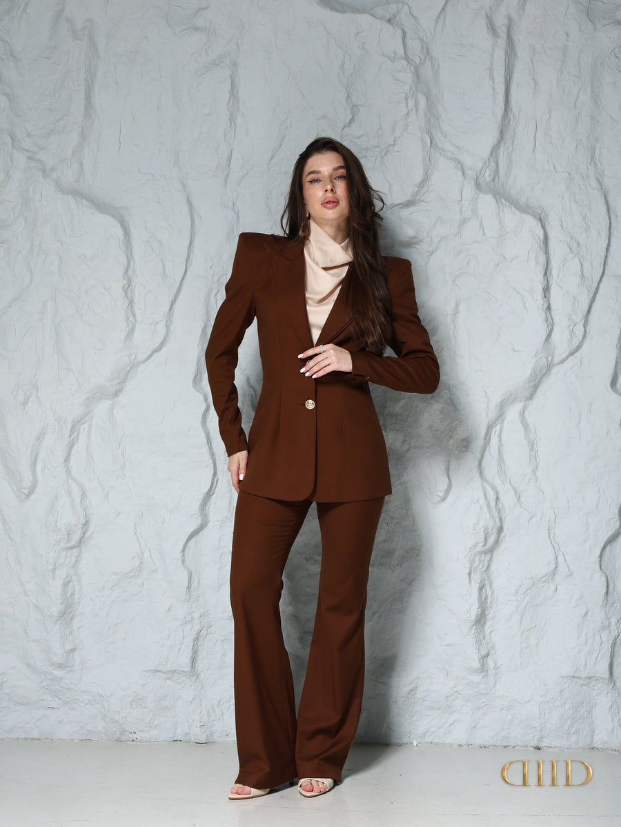 DIID Imperia Set: structured chocolate-brown blazer and trousers, front view
